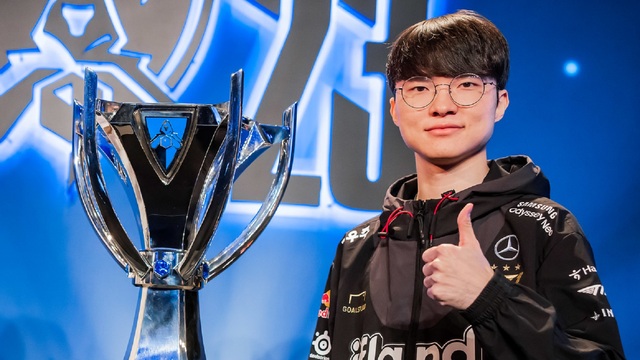 Faker luôn nghiên cứu rất kỹ lưỡng các patch note của những phiên bản cập nhật Faker luôn nghiên cứu rất kỹ lưỡng các patch note của những phiên bản cập nhật