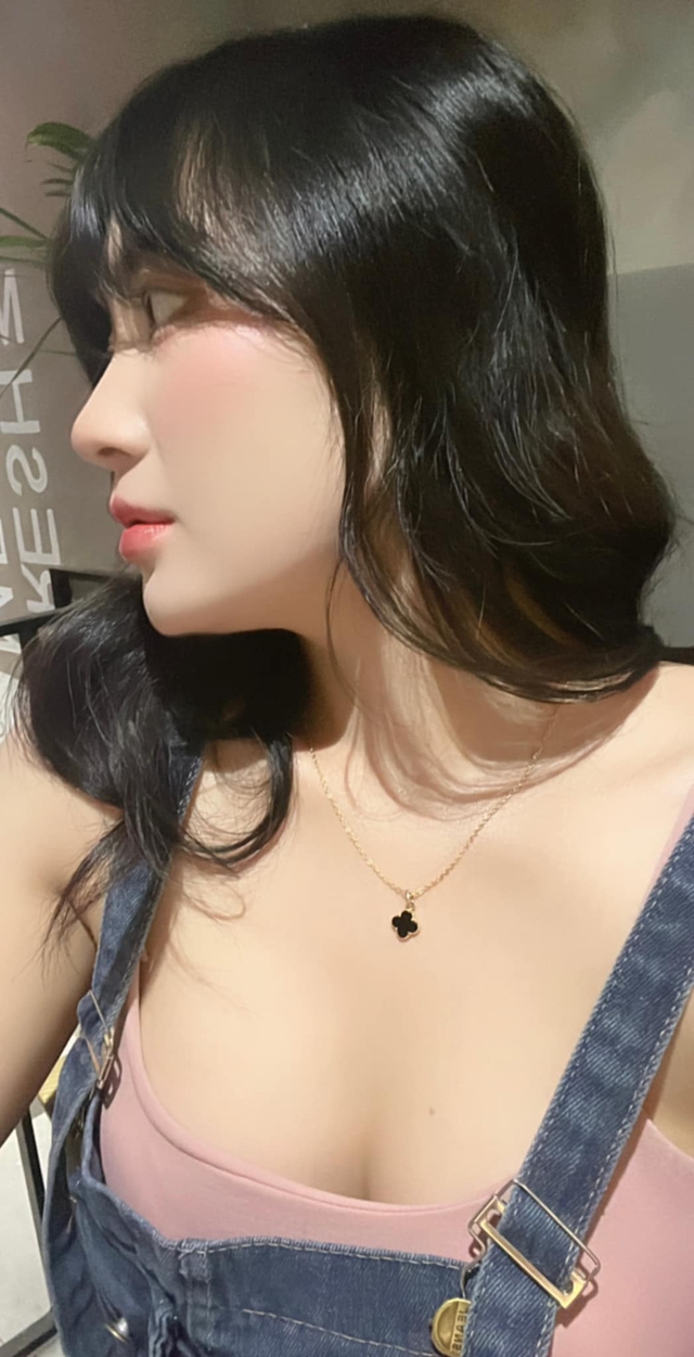 Diện kiến bạn gái "tổng tài gia trưởng", nhan sắc và body "khét lẹt" - Ảnh 6. Diện kiến bạn gái "tổng tài gia trưởng", nhan sắc và body "khét lẹt" - Ảnh 6.