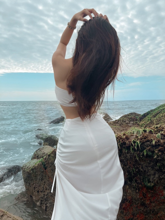 Ngắm mãi không chán loạt ảnh của hot girl đam mê tạo dáng "gập ghềnh" nhất cõi mạng - Ảnh 2.