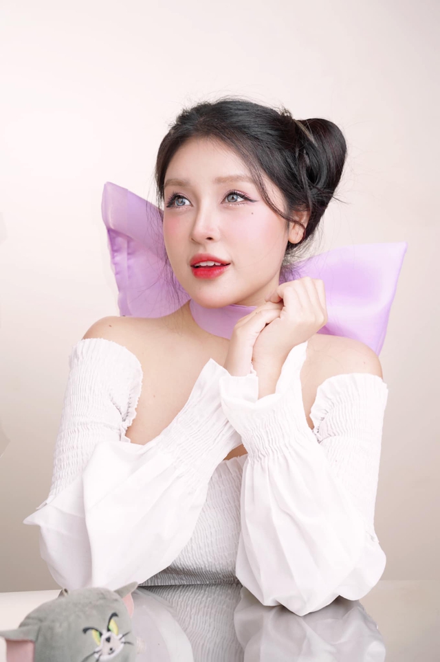 "Hot" trở lại, cô giáo Vật lý méo mặt vì những "phán xét" - Ảnh 12. "Hot" trở lại, cô giáo Vật lý méo mặt vì những "phán xét" - Ảnh 12.