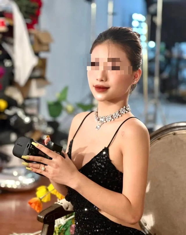 Một hot TikToker nổi tiếng bị "bắt quả tang" mượn ảnh để sống ảo, lập group anti
- Ảnh 1. Một hot TikToker nổi tiếng bị "bắt quả tang" mượn ảnh để sống ảo, lập group anti
- Ảnh 1.