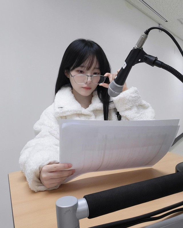 Cô nàng có nhan sắc xinh đẹp Cô nàng có nhan sắc xinh đẹp