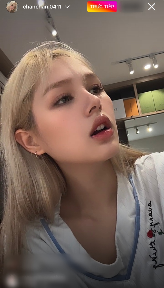 Xoài Non nói gì khi bạn thân bị đồn là "trà xanh"?- Ảnh 1. Xoài Non nói gì khi bạn thân bị đồn là "trà xanh"?- Ảnh 1.