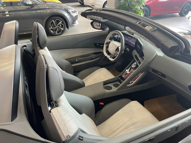 Đại lý báo MG Cyberster giá dự kiến hơn 2,2 tỷ tại Việt Nam, rẻ hơn BMW Z4 nhưng sức mạnh ngang siêu xe - Ảnh 4. Đại lý báo MG Cyberster giá dự kiến hơn 2,2 tỷ tại Việt Nam, rẻ hơn BMW Z4 nhưng sức mạnh ngang siêu xe - Ảnh 4.