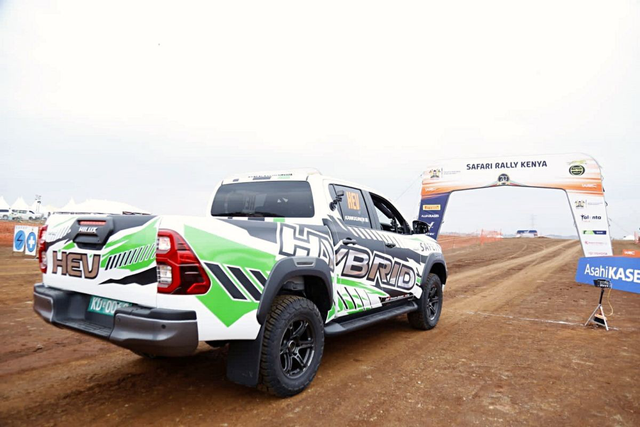 Toyota Hilux hybrid đi đua để thử độ bền, ra mắt vào năm sau - Ảnh 2. Toyota Hilux hybrid đi đua để thử độ bền, ra mắt vào năm sau - Ảnh 2.