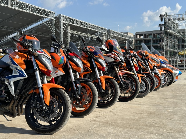 Dàn mô tô cả trăm tỷ quy tụ tại TP.HCM: Nhiều siêu phẩm, xe của Hoàng Kim Khánh cũng góp mặt - Ảnh 11. Dàn mô tô cả trăm tỷ quy tụ tại TP.HCM: Nhiều siêu phẩm, xe của Hoàng Kim Khánh cũng góp mặt - Ảnh 11.