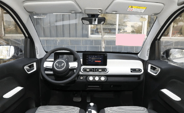 Wuling Hongguang MiniEV thế hệ mới ra mắt: Đi xa hơn hẳn, giá quy đổi chỉ tương đương 2/3 chiếc đang bán ở Việt Nam - Ảnh 3. Wuling Hongguang MiniEV thế hệ mới ra mắt: Đi xa hơn hẳn, giá quy đổi chỉ tương đương 2/3 chiếc đang bán ở Việt Nam - Ảnh 3.