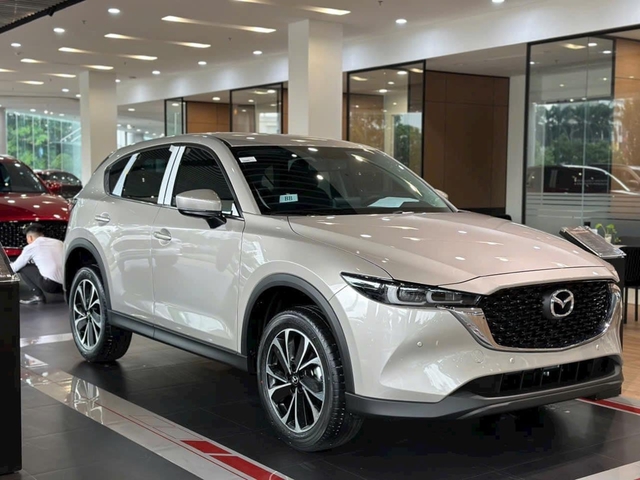 Thêm một làn gió ngược: Mazda CX-5 bất ngờ tăng giá bán, giá vẫn dễ chịu hàng đầu phân khúc, khó ảnh hưởng cục diện 'vua doanh số' - Ảnh 2.