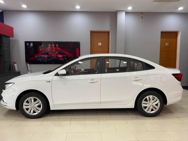 Giá MG5 số sàn tiếp tục chạm đáy mới: Rẻ chỉ còn 350 triệu đồng, rẻ hơn cả Kia Morning bản tiêu chuẩn - Ảnh 5. Giá MG5 số sàn tiếp tục chạm đáy mới: Rẻ chỉ còn 350 triệu đồng, rẻ hơn cả Kia Morning bản tiêu chuẩn - Ảnh 5.