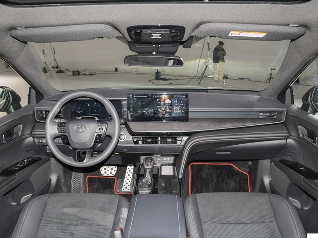 Toyota Camry đời mới tại Trung Quốc có bản xăng thường, mở đường cho các thị trường khác? - Ảnh 3. Toyota Camry đời mới tại Trung Quốc có bản xăng thường, mở đường cho các thị trường khác? - Ảnh 3.