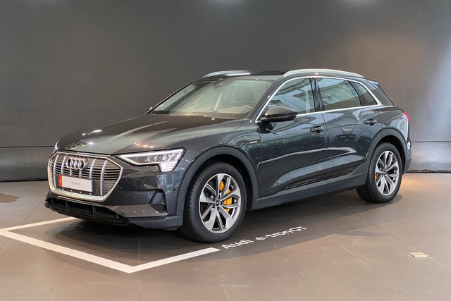 Audi e-tron sắp nâng cấp tầm vận hành tại Việt Nam: Sạc 1 lần dư sức chạy Hà Nội - Quảng Bình, chạy xa hơn BMW iX3 - Ảnh 1. Audi e-tron sắp nâng cấp tầm vận hành tại Việt Nam: Sạc 1 lần dư sức chạy Hà Nội - Quảng Bình, chạy xa hơn BMW iX3 - Ảnh 1.