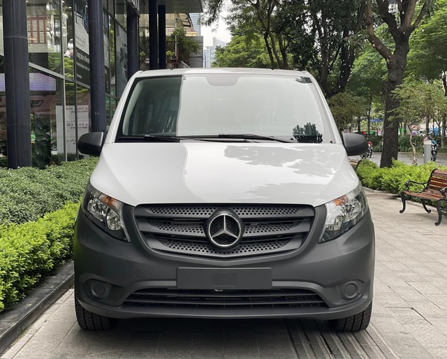 Mercedes-Benz Vito giảm giá còn hơn 1,6 tỷ tại Việt Nam: Dài gần ngang Maybach, dễ độ, cùng phân khúc Carnival - Ảnh 1. Mercedes-Benz Vito giảm giá còn hơn 1,6 tỷ tại Việt Nam: Dài gần ngang Maybach, dễ độ, cùng phân khúc Carnival - Ảnh 1.