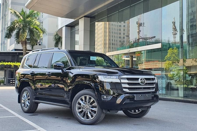 Toyota Alphard 2024 bị bán chênh 300 triệu: Giá lăn bánh bản base hơn 5 tỷ, nhiều nơi găm xe kiếm lời - Ảnh 3. Toyota Alphard 2024 bị bán chênh 300 triệu: Giá lăn bánh bản base hơn 5 tỷ, nhiều nơi găm xe kiếm lời - Ảnh 3.