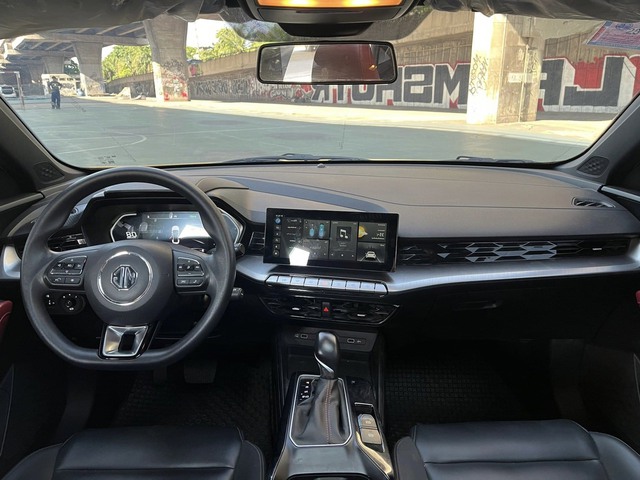 Chạy doanh số cuối tháng, MG5 được ưu đãi 100 triệu đồng, giá rẻ ngang sedan hạng B - Ảnh 5. Chạy doanh số cuối tháng, MG5 được ưu đãi 100 triệu đồng, giá rẻ ngang sedan hạng B - Ảnh 5.