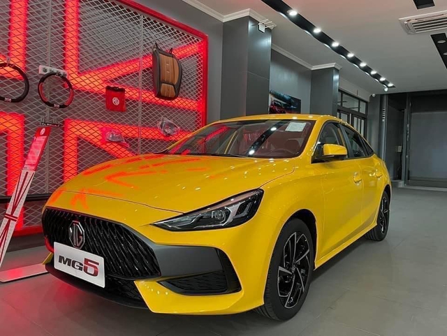 Chạy doanh số cuối tháng, MG5 được ưu đãi 100 triệu đồng, giá rẻ ngang sedan hạng B - Ảnh 2. Chạy doanh số cuối tháng, MG5 được ưu đãi 100 triệu đồng, giá rẻ ngang sedan hạng B - Ảnh 2.