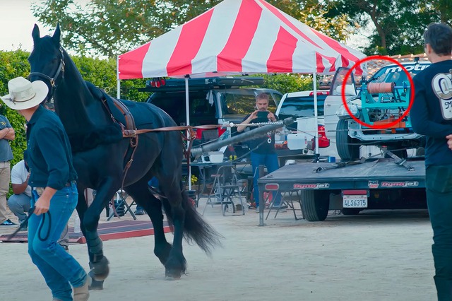 YouTuber dùng ngựa kéo động cơ Honda Civic để đo 1 sức ngựa bằng bao nhiêu mã lực, kết quả không phải 1-1 - Ảnh 1. YouTuber dùng ngựa kéo động cơ Honda Civic để đo 1 sức ngựa bằng bao nhiêu mã lực, kết quả không phải 1-1 - Ảnh 1.