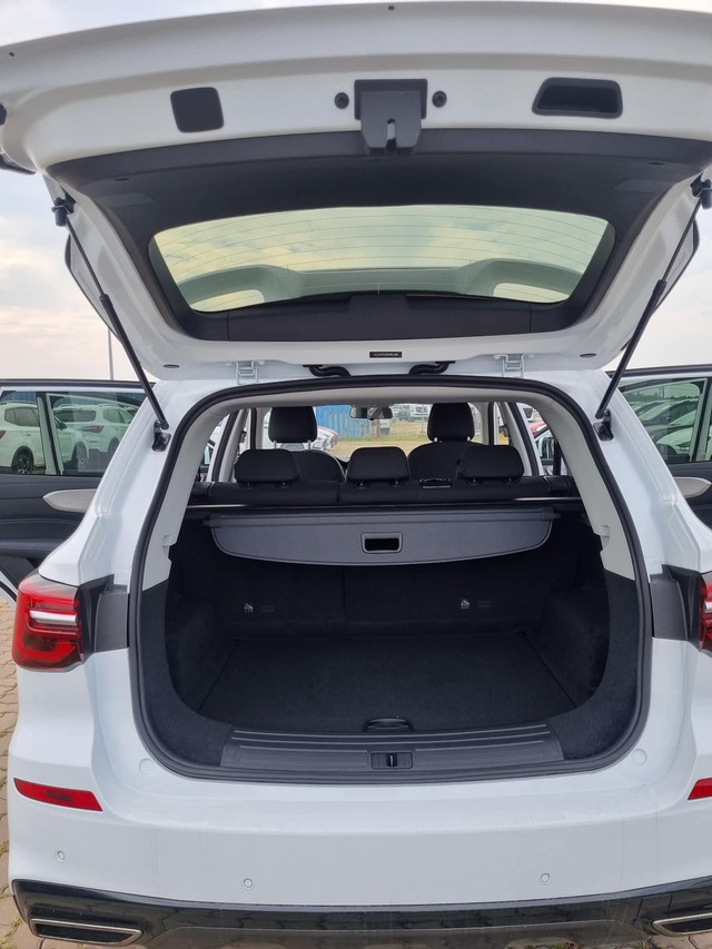 Lô MG RX5 bản tiêu chuẩn đầu tiên về Việt Nam: 'Cắt' nhiều option, giá thấp nhất 644 triệu chỉ ngang Seltos - Ảnh 6. Lô MG RX5 bản tiêu chuẩn đầu tiên về Việt Nam: 'Cắt' nhiều option, giá thấp nhất 644 triệu chỉ ngang Seltos - Ảnh 6.