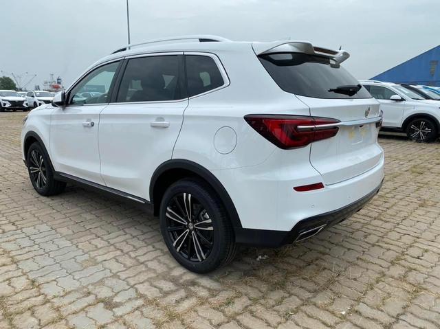 Lô MG RX5 bản tiêu chuẩn đầu tiên về Việt Nam: 'Cắt' nhiều option, giá thấp nhất 644 triệu chỉ ngang Seltos - Ảnh 5. Lô MG RX5 bản tiêu chuẩn đầu tiên về Việt Nam: 'Cắt' nhiều option, giá thấp nhất 644 triệu chỉ ngang Seltos - Ảnh 5.