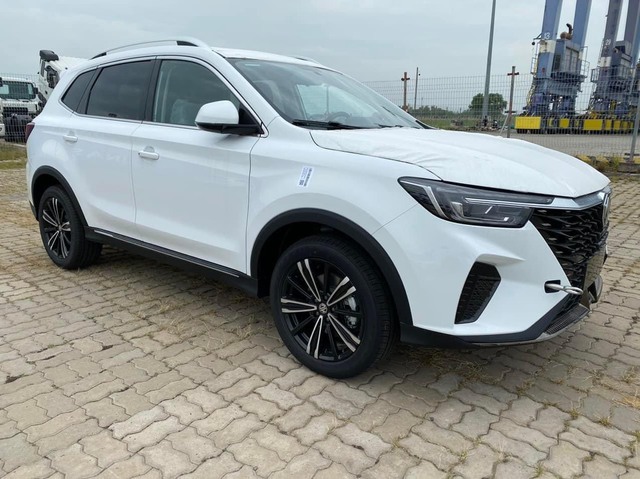 Lô MG RX5 bản tiêu chuẩn đầu tiên về Việt Nam: 'Cắt' nhiều option, giá thấp nhất 644 triệu chỉ ngang Seltos - Ảnh 4. Lô MG RX5 bản tiêu chuẩn đầu tiên về Việt Nam: 'Cắt' nhiều option, giá thấp nhất 644 triệu chỉ ngang Seltos - Ảnh 4.