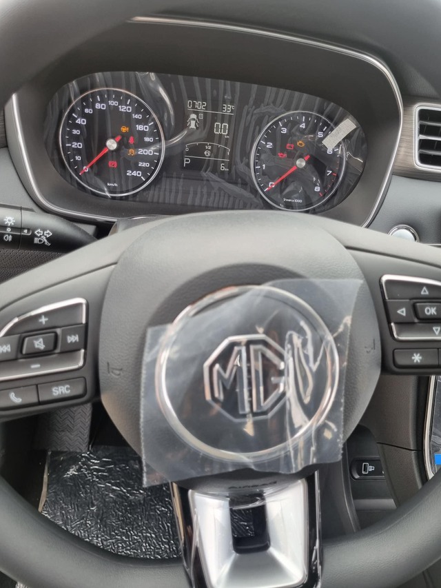 Lô MG RX5 bản tiêu chuẩn đầu tiên về Việt Nam: 'Cắt' nhiều option, giá thấp nhất 644 triệu chỉ ngang Seltos - Ảnh 9. Lô MG RX5 bản tiêu chuẩn đầu tiên về Việt Nam: 'Cắt' nhiều option, giá thấp nhất 644 triệu chỉ ngang Seltos - Ảnh 9.