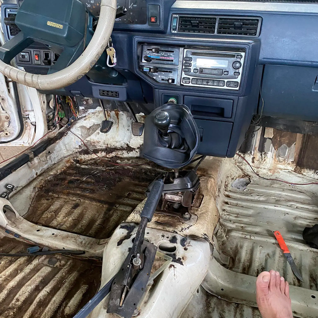 Mua Toyota Camry cũ giá 60 triệu về đi du lịch liền 700km, chủ xe tại Đà Lạt chia sẻ: 'Chẳng lo hỏng, đầm hơn Vios mới' - Ảnh 3. Mua Toyota Camry cũ giá 60 triệu về đi du lịch liền 700km, chủ xe tại Đà Lạt chia sẻ: 'Chẳng lo hỏng, đầm hơn Vios mới' - Ảnh 3.