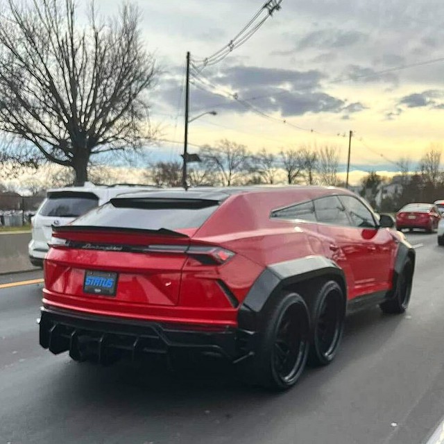 Lamborghini Urus độ 6 bánh siêu hầm hố - Ảnh 3.