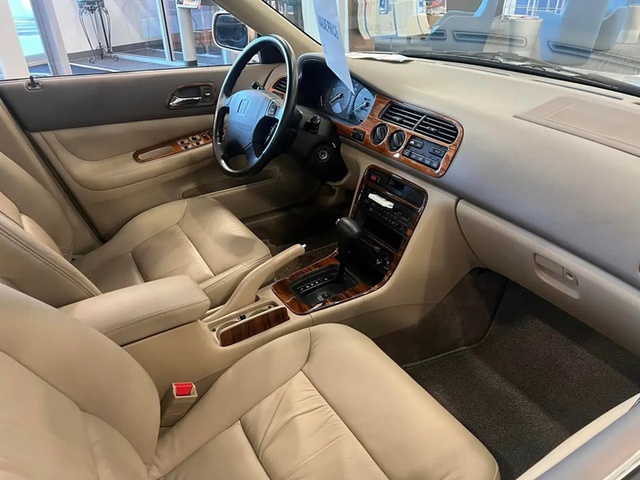 Honda Accord 28 tuổi rao bán cao hơn giá xe mới nhờ mới đi 3.500 km: Giá trị xe cổ hay 'ảo giá'? - Ảnh 2. Honda Accord 28 tuổi rao bán cao hơn giá xe mới nhờ mới đi 3.500 km: Giá trị xe cổ hay 'ảo giá'? - Ảnh 2.