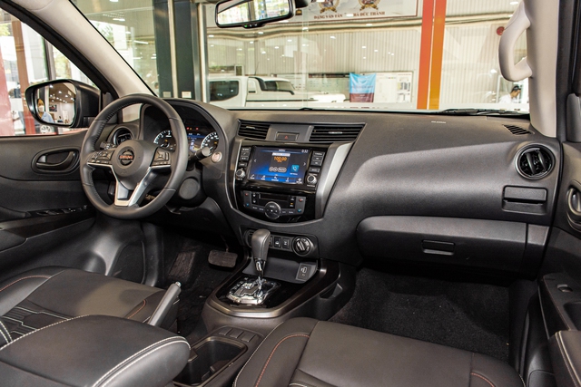 Nissan Navara giảm giá 185 triệu tại đại lý: Bản Pro4X đắt nhất còn 785 triệu đấu Ranger Wildtrak - Ảnh 5. Nissan Navara giảm giá 185 triệu tại đại lý: Bản Pro4X đắt nhất còn 785 triệu đấu Ranger Wildtrak - Ảnh 5.