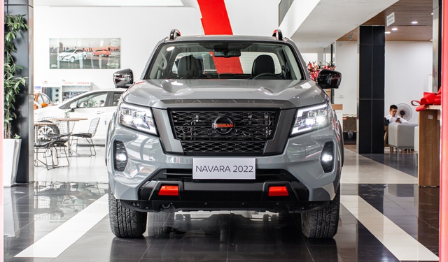 Nissan Navara giảm giá 185 triệu tại đại lý: Bản Pro4X đắt nhất còn 785 triệu đấu Ranger Wildtrak - Ảnh 1. Nissan Navara giảm giá 185 triệu tại đại lý: Bản Pro4X đắt nhất còn 785 triệu đấu Ranger Wildtrak - Ảnh 1.