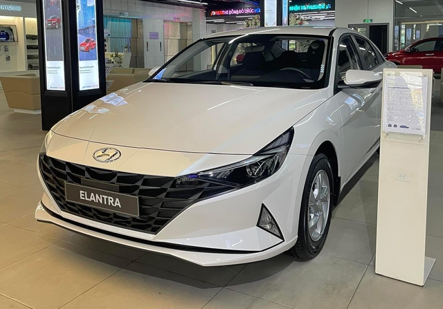Đại lý xả kho Hyundai Elantra bản Tiêu chuẩn thấp chưa từng thấy: Lần đầu chạm đáy 529 triệu, giá rẻ hơn Accent bản 'full' - Ảnh 1. Đại lý xả kho Hyundai Elantra bản Tiêu chuẩn thấp chưa từng thấy: Lần đầu chạm đáy 529 triệu, giá rẻ hơn Accent bản 'full' - Ảnh 1.