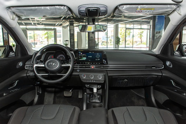 Đại lý xả kho Hyundai Elantra bản Tiêu chuẩn thấp chưa từng thấy: Lần đầu chạm đáy 529 triệu, giá rẻ hơn Accent bản 'full' - Ảnh 2. Đại lý xả kho Hyundai Elantra bản Tiêu chuẩn thấp chưa từng thấy: Lần đầu chạm đáy 529 triệu, giá rẻ hơn Accent bản 'full' - Ảnh 2.