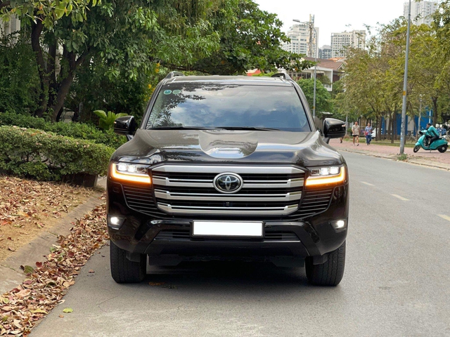 Toyota Land Cruiser lăn bánh hơn 34.000 km vẫn rao bán đắt hơn giá xe mới - Ảnh 1.