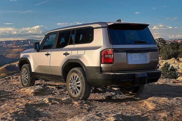 Toyota Land Cruiser Prado 2024 cháy hàng tại nước này chỉ sau 30 phút - Ảnh 2. Toyota Land Cruiser Prado 2024 cháy hàng tại nước này chỉ sau 30 phút - Ảnh 2.