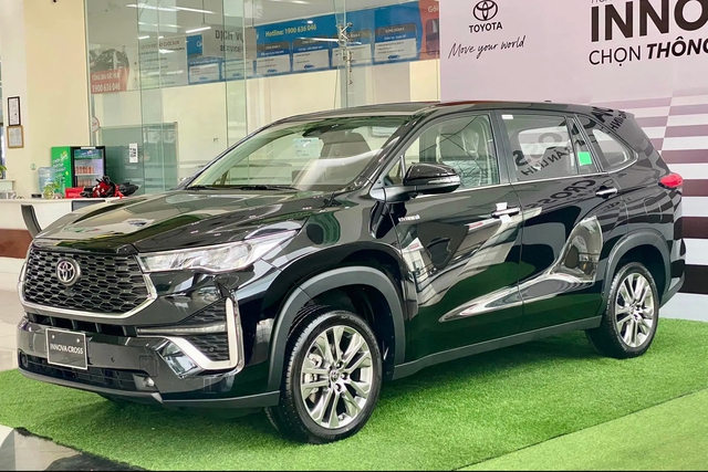 Loạt xe hybrid ra mắt Việt Nam năm 2023: Chủ yếu là SUV, nhiều mẫu giảm giá cả trăm triệu dù vừa mở bán - Ảnh 7. Loạt xe hybrid ra mắt Việt Nam năm 2023: Chủ yếu là SUV, nhiều mẫu giảm giá cả trăm triệu dù vừa mở bán - Ảnh 7.