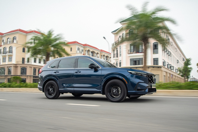 ‘Cố’ lên Honda CR-V e:HEV RS giá 1,259 tỷ đồng: Lái rồi mới thấy hay - Ảnh 9. ‘Cố’ lên Honda CR-V e:HEV RS giá 1,259 tỷ đồng: Lái rồi mới thấy hay - Ảnh 9.