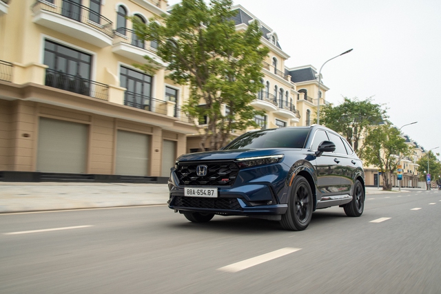 ‘Cố’ lên Honda CR-V e:HEV RS giá 1,259 tỷ đồng: Lái rồi mới thấy hay - Ảnh 11. ‘Cố’ lên Honda CR-V e:HEV RS giá 1,259 tỷ đồng: Lái rồi mới thấy hay - Ảnh 11.