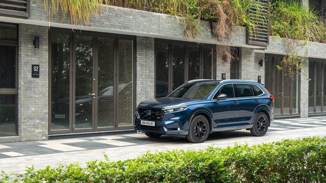 ‘Cố’ lên Honda CR-V e:HEV RS giá 1,259 tỷ đồng: Lái rồi mới thấy hay - Ảnh 2. ‘Cố’ lên Honda CR-V e:HEV RS giá 1,259 tỷ đồng: Lái rồi mới thấy hay - Ảnh 2.