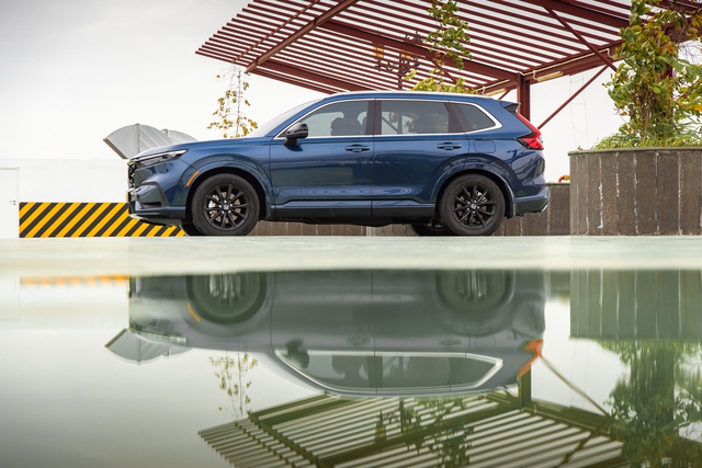 ‘Cố’ lên Honda CR-V e:HEV RS giá 1,259 tỷ đồng: Lái rồi mới thấy hay - Ảnh 15. ‘Cố’ lên Honda CR-V e:HEV RS giá 1,259 tỷ đồng: Lái rồi mới thấy hay - Ảnh 15.