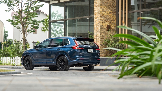 ‘Cố’ lên Honda CR-V e:HEV RS giá 1,259 tỷ đồng: Lái rồi mới thấy hay - Ảnh 3. ‘Cố’ lên Honda CR-V e:HEV RS giá 1,259 tỷ đồng: Lái rồi mới thấy hay - Ảnh 3.