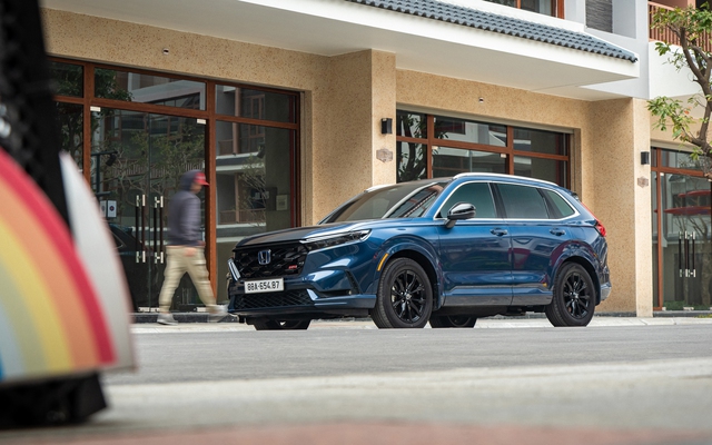 ‘Cố’ lên Honda CR-V e:HEV RS giá 1,259 tỷ đồng: Lái rồi mới thấy hay - Ảnh 1. ‘Cố’ lên Honda CR-V e:HEV RS giá 1,259 tỷ đồng: Lái rồi mới thấy hay - Ảnh 1.