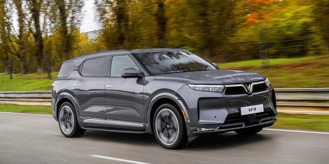 VinFast thay đổi chiến lược ở Mỹ, 'bắt tay' với đối tác phân phối của BMW, Mercedes, Porsche để bán xe điện - Ảnh 3. VinFast thay đổi chiến lược ở Mỹ, 'bắt tay' với đối tác phân phối của BMW, Mercedes, Porsche để bán xe điện - Ảnh 3.