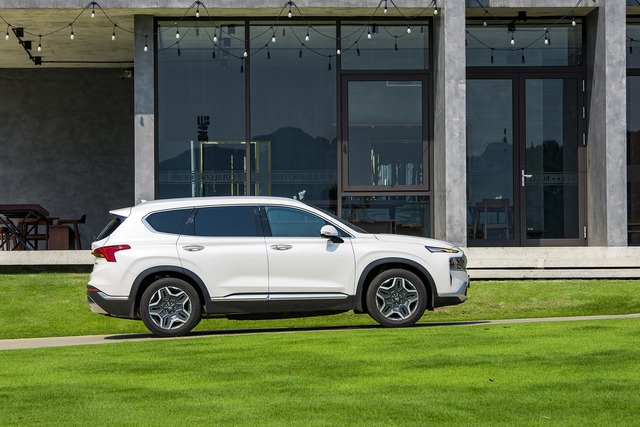 Giá Hyundai Santa Fe Hybrid có đáy mới: Lần đầu về mốc 1,235 tỷ, không còn chạm chân Palisade - Ảnh 2. Giá Hyundai Santa Fe Hybrid có đáy mới: Lần đầu về mốc 1,235 tỷ, không còn chạm chân Palisade - Ảnh 2.