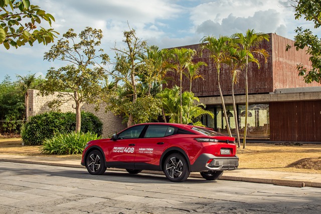 Peugeot 408 bất ngờ tăng giá: Không còn bản nào dưới 1 tỷ, vẫn dễ bán vì một mình một phân khúc - Ảnh 3. Peugeot 408 bất ngờ tăng giá: Không còn bản nào dưới 1 tỷ, vẫn dễ bán vì một mình một phân khúc - Ảnh 3.