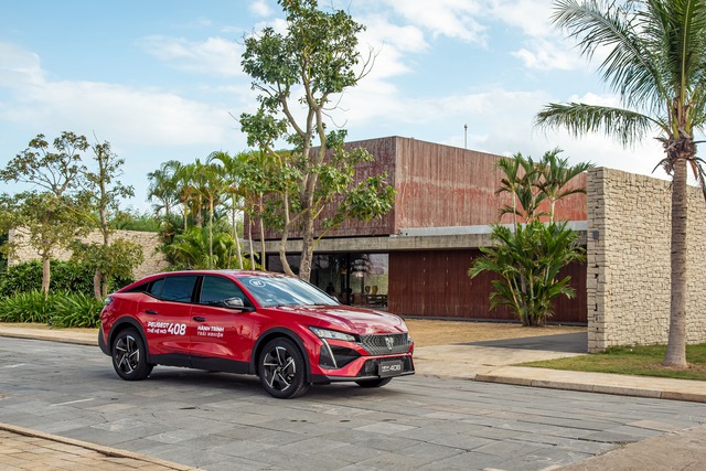 Peugeot 408 bất ngờ tăng giá: Không còn bản nào dưới 1 tỷ, vẫn dễ bán vì một mình một phân khúc - Ảnh 2. Peugeot 408 bất ngờ tăng giá: Không còn bản nào dưới 1 tỷ, vẫn dễ bán vì một mình một phân khúc - Ảnh 2.