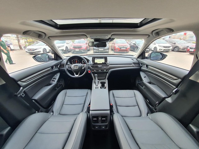 Honda Accord giảm kỷ lục 220 triệu: Liên tục tạo đáy mới để tìm khách, giá ngang Camry bản 'base' - Ảnh 4. Honda Accord giảm kỷ lục 220 triệu: Liên tục tạo đáy mới để tìm khách, giá ngang Camry bản 'base' - Ảnh 4.