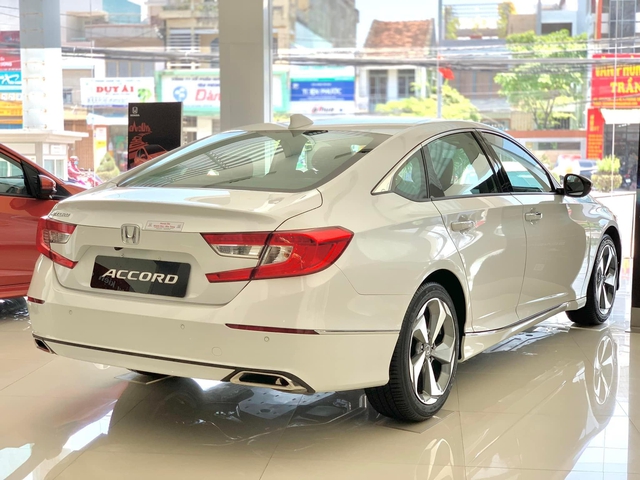 Honda Accord giảm kỷ lục 220 triệu: Liên tục tạo đáy mới để tìm khách, giá ngang Camry bản 'base' - Ảnh 3. Honda Accord giảm kỷ lục 220 triệu: Liên tục tạo đáy mới để tìm khách, giá ngang Camry bản 'base' - Ảnh 3.