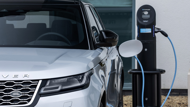 Sếp JLR châu Á - Thái Bình Dương: ‘Mở showroom kiểu mới đầu tiên thế giới ở Việt Nam là cơ hội lớn cho JLR’ - Ảnh 8. Sếp JLR châu Á - Thái Bình Dương: ‘Mở showroom kiểu mới đầu tiên thế giới ở Việt Nam là cơ hội lớn cho JLR’ - Ảnh 8.