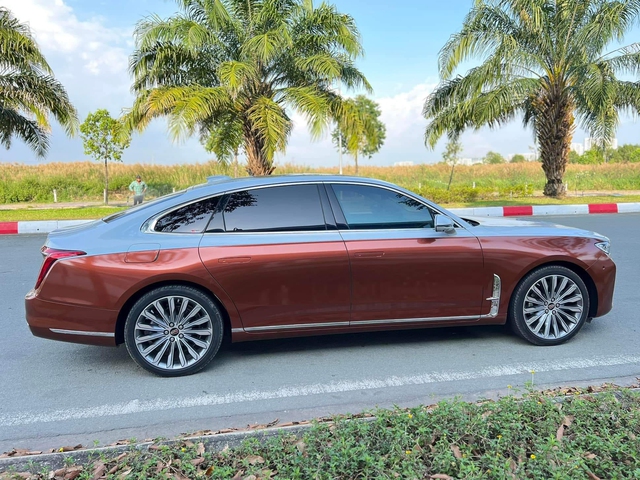 Hongqi H9 'lướt' chào giá hơn 1,6 tỷ: Rẻ hơn xe mới gần 500 triệu, đổi màu kiểu Maybach, được ví như 'Rolls-Royce giá rẻ' - Ảnh 2. Hongqi H9 'lướt' chào giá hơn 1,6 tỷ: Rẻ hơn xe mới gần 500 triệu, đổi màu kiểu Maybach, được ví như 'Rolls-Royce giá rẻ' - Ảnh 2.