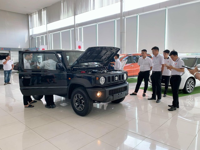 Thêm lô Suzuki Jimny về Việt Nam, đại lý báo ra mắt tháng 3 năm sau, khách hàng tiếp tục mòn mỏi chờ đợi - Ảnh 2. Thêm lô Suzuki Jimny về Việt Nam, đại lý báo ra mắt tháng 3 năm sau, khách hàng tiếp tục mòn mỏi chờ đợi - Ảnh 2.