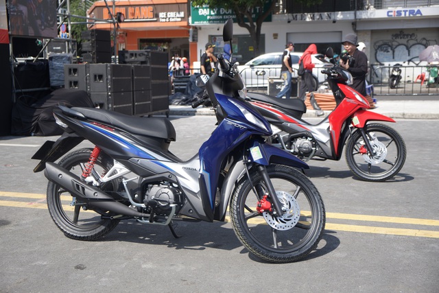 Honda mang Wave RSX 2024 đến ngày lễ tri ân: Giá từ 22 triệu đồng, thách thức Yamaha Sirius - Ảnh 1. Honda mang Wave RSX 2024 đến ngày lễ tri ân: Giá từ 22 triệu đồng, thách thức Yamaha Sirius - Ảnh 1.
